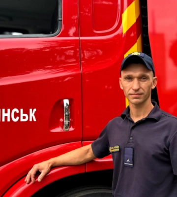 Історія рятувальника з Волині, який понад 10 років за кермом пожежної машини