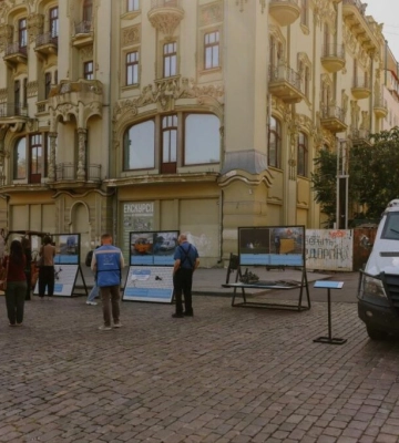 В Одесі відкрили документальну виставку «Гуманітарна система під ударом»