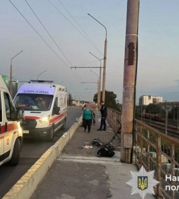 У Тернополі 13-річний хлопчик загинув після падіння з електросамоката