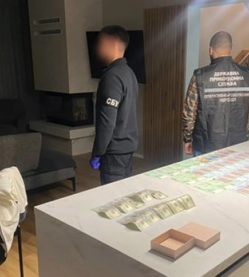 На Волині поліцейські затримали жінку, яка за $10 000 сприяла встановленню фіктивної групи інвалідності. ФОТОрепортаж