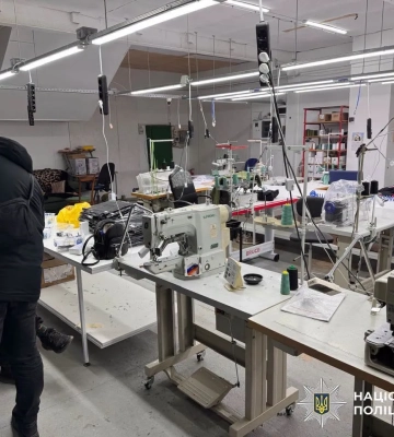 На Львівщині викрили угруповання, яке продавало контрафактну техніку та підроблений одяг