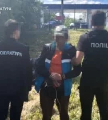 На Хмельниччині 50-річному чоловіку повідомили про нові підозри у злочинах проти статевої недоторканості дітей