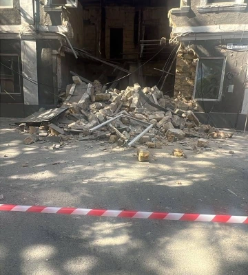 В Одесі обвалилася частина будівлі: що відбувається на вулиці Богдана Хмельницького
