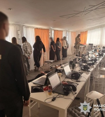 «Банки», держпослуги та сайти знайомств: на Вінниччині припинено роботу двох шахрайських кол-центрів