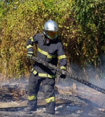 Почула тріск шиферу й побачила полум’я: на Ужгородщині сусідка врятувала майно від пожежі