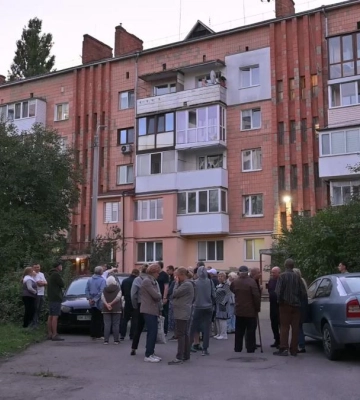 Конфлікт на Замковій у Рівному: чому люди проти обладнання "Київстар" на своєму будинку (ВІДЕО)