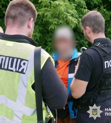 Поліцейські Хмельниччини виявили ще двох потерпілих від дій чоловіка, затриманого у червні за домагання до 13-річної дівчинки
