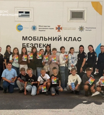 Мобільний клас безпеки завітав до Дубровиці (ФОТО)