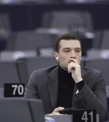 Лідер ультраправих у Франції вважає, що Україна має платити за допомогу Європи, - Bloomberg