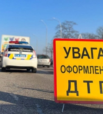 Біля Луцька зіткнулися авто та мотоцикл: 17-річного хлопця госпіталізували