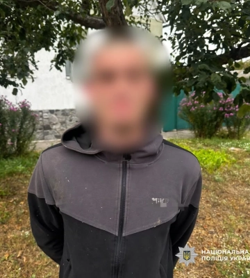 Вдарив і відібрав телефон: у Харкові затримали грабіжника, який напав на жінку