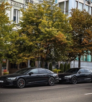 В Киеве заметили редкие заряженные седаны Audi с мощными V8 