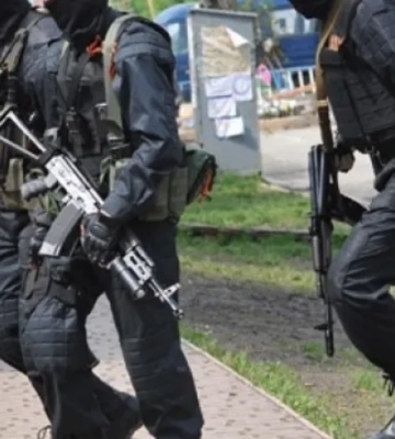 В Донецкой области «выборы» в Госдуму РФ проводят под надзором вооружённых автоматами людей