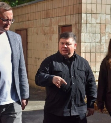 Володимир Наконечний показав, як закордонні донори допомагають захистити київських школярів