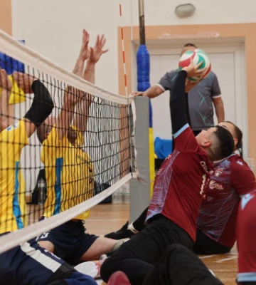 «Сталеві Лицарі» з Луцька вибороли срібло на першому чемпіонаті України з волейболу сидячи серед ветеранів
