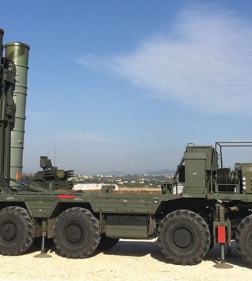 Две пусковые С-400 под ударом: ВСУ атаковали военные объекты РФ сразу на нескольких направлениях