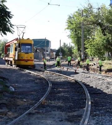 Одну колію оновили, другу ремонтують: у Миколаєві перебудовують 6-ту Слобідську