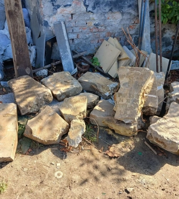 Під асфальтом у Львові знайшли близько 15 хрестів із могил січових стрільців