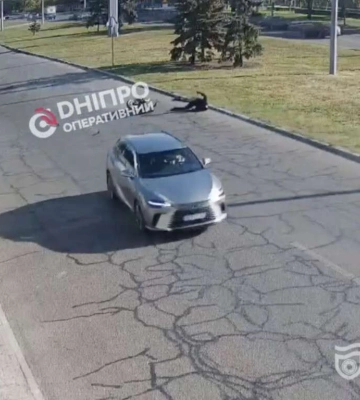 В Днепре на Набережной Победы произошло очередное мото-ДТП: видео момента