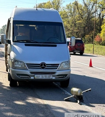 На Харківщині дрон атакував мікроавтобус