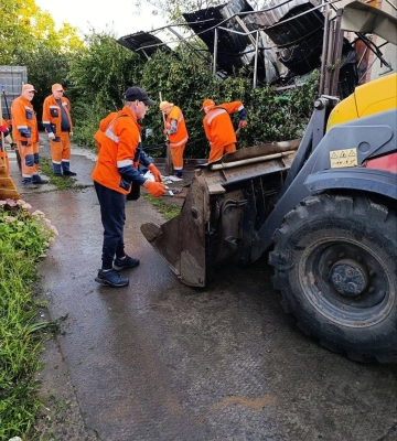 Одеса оговтується від чергової атаки: комунальники закривають пошкоджені вікна