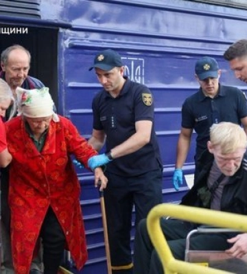 З початку вересня з Донеччини виїхали майже 11 тисяч людей, понад 4 тисячі дітей залишаються в області, - ОВА