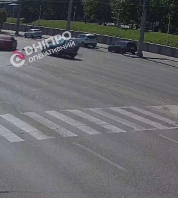У Дніпрі на проспекті Слобожанському сталася серйозна ДТП: подробиці та відео
