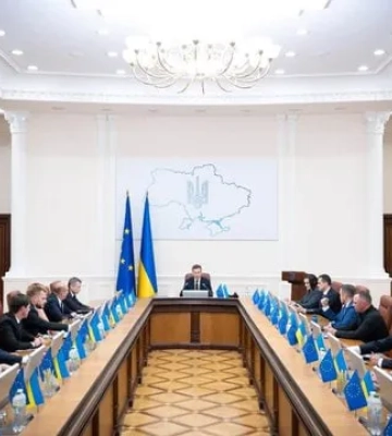 Кабмін вніс Київ та область до зони підвищеного ризику