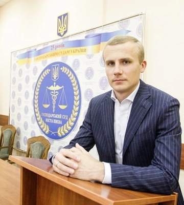 Поместье, бизнес жены и панамская компания: что известно о семье судьи Хозяйственного суда города Киева Романа Бойко