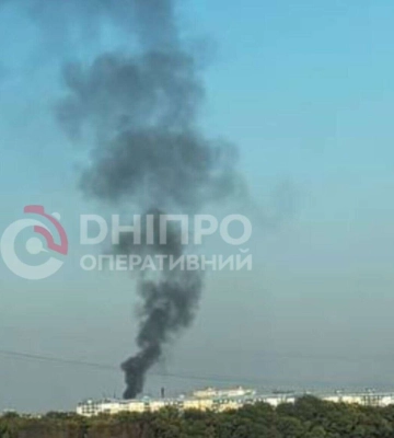 В Днепре над левым берегом поднялся густой столб черного дыма: что известно