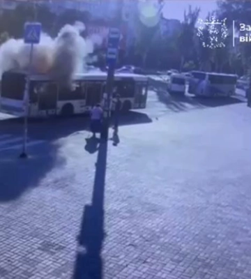 В Запорожье FPV-дрон атаковал автобус: есть раненые