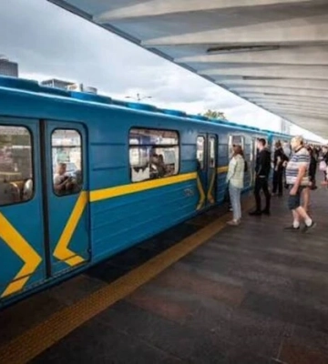 КМДА відмовилася відкривати наземну ділянку червоної лінії метро у тривогу