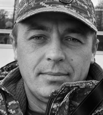 Комарнівська громада проведе в останню путь Захисника Володимира Толочка