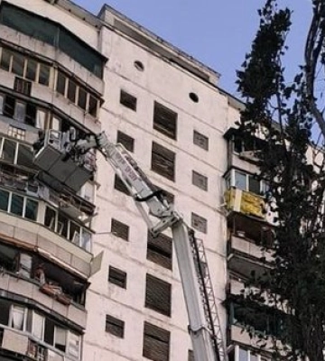Уламки БпЛА впали біля школи у Києві