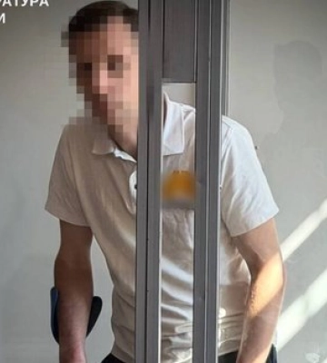Суд оставил без изменений меру пресечения в отношении подозреваемого организатора выставки на Киевщине, по которой РФ нанесла ракетный удар. ФОТОрепортаж