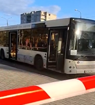 У Запоріжжі війська РФ атакували автобус і «швидку»: поранені 7 людей