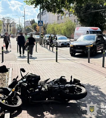 Поліція Вінниччини розслідує дві ДТП, в яких постраждали мотоцикліст та пішохід