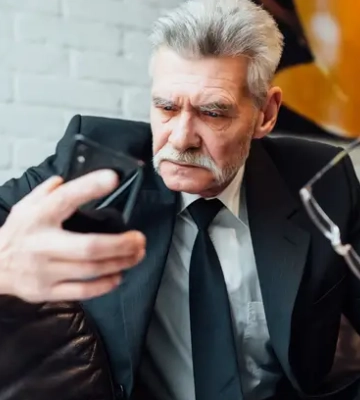 Скільки грошей родичі можуть переказати на картку без проблем із банком