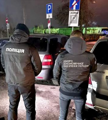 Замість фронту – на продаж: як псевдоблагодійник на Львівщині заробив на 17 гуманітарних авто для ЗСУ