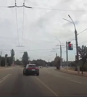 Проїхав на червоний: у Кривому Розі розшукали водія Audi