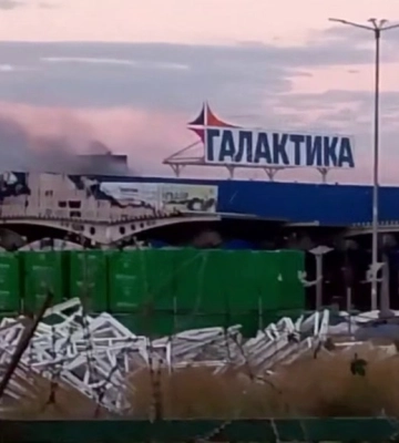 Удар дронов по Мариуполю: вспыхнул пожар в ТЦ "Галактика", — СМИ