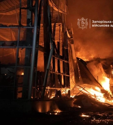 Российские войска нанесли удар по ТЦ "Амстор" в Запорожье