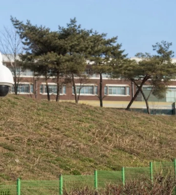 В Южной Корее мужчина обнажается возле школы для девочек — Korea Herald