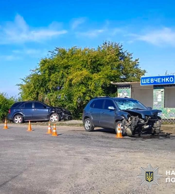ДТП на Хмельниччині: внаслідок зіткнення двох автівок постраждали дві жінки