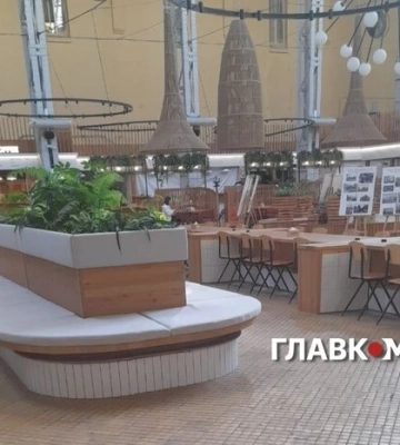 Порожні прилавки і помідори по 1 тис. грн. Катастрофа оновленого Бессарабського ринку у фото