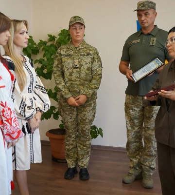 В Одесі родині полеглого захисника Маріуполя Віталія Щербіни вручили нагороду