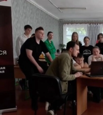 Оккупанты в Геническе учат школьников видеть "терроризм" в поддержке Украины