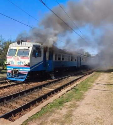 Есть погибшие и раненые: оккупанты ударили по пригородному поезду на Харьковщине