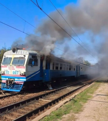 Росіяни вдарили по приміському поїзду на Харківщині, постраждали пасажири