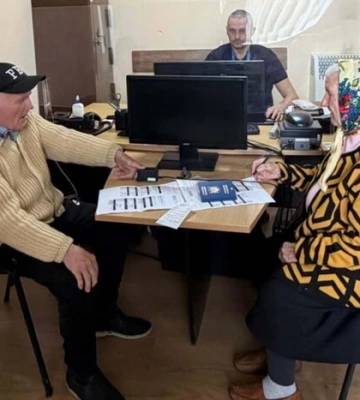 Подружжя довгожителів з Буковини отримало закордонні паспорти: куди планує полетіти